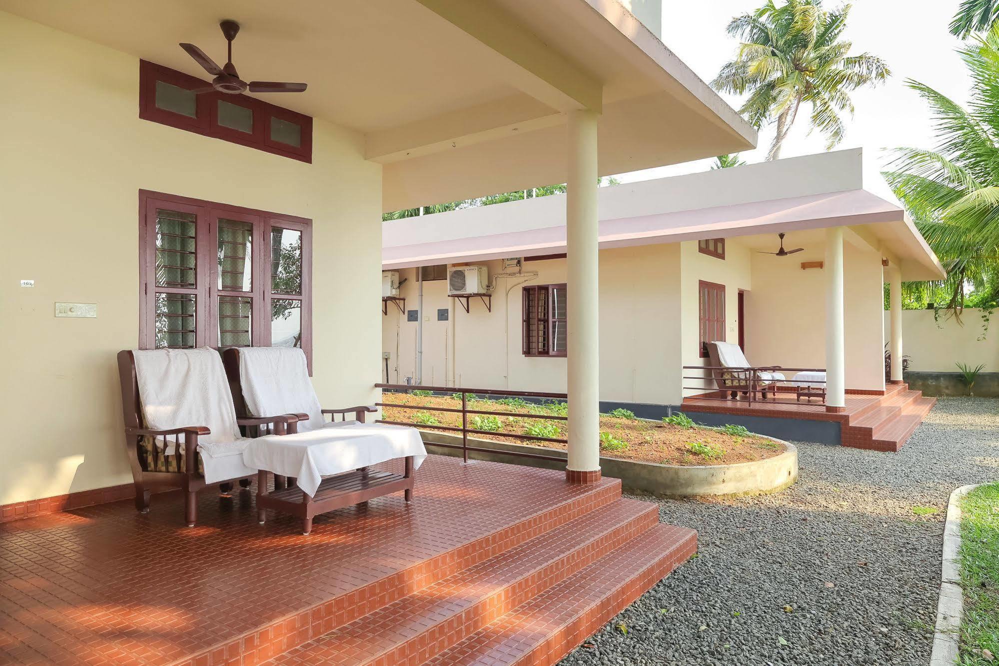 Illikkalam Lakeside Cottages Kumarakom Exterior photo