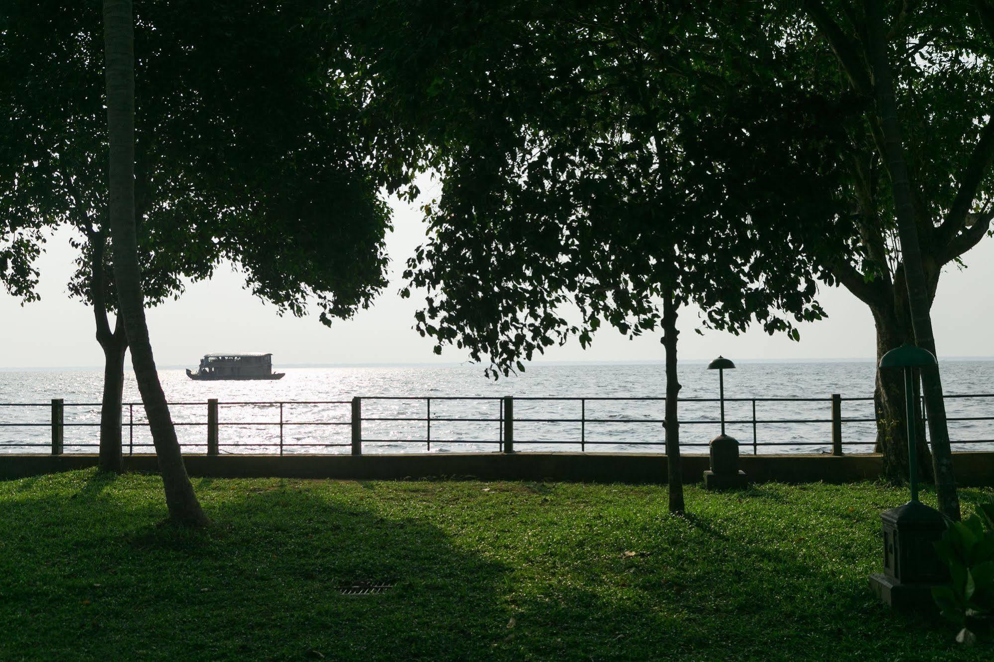 Illikkalam Lakeside Cottages Kumarakom Exterior photo