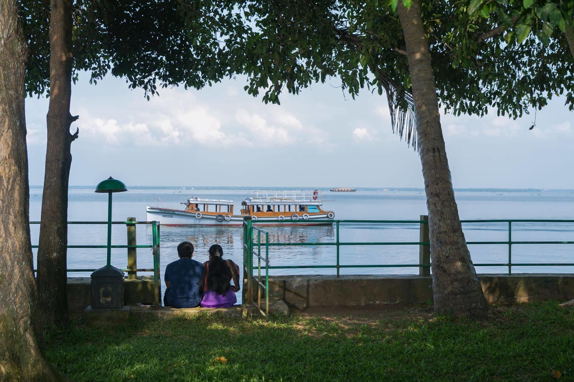 Illikkalam Lakeside Cottages Kumarakom Exterior photo