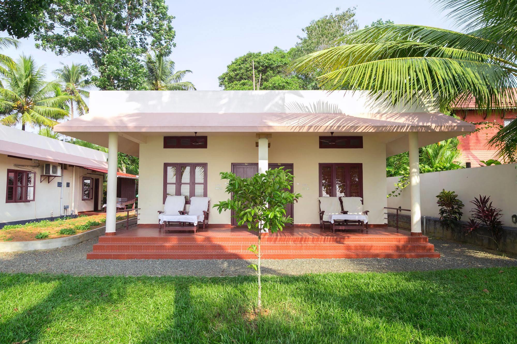 Illikkalam Lakeside Cottages Kumarakom Exterior photo